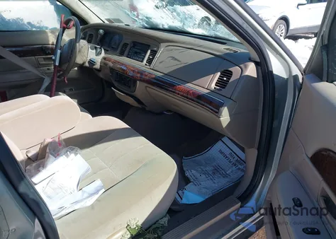 2004 Mercury Grand Marquis Gs z USA, uszkodzony, nr VIN 2MEFM74W04X683314